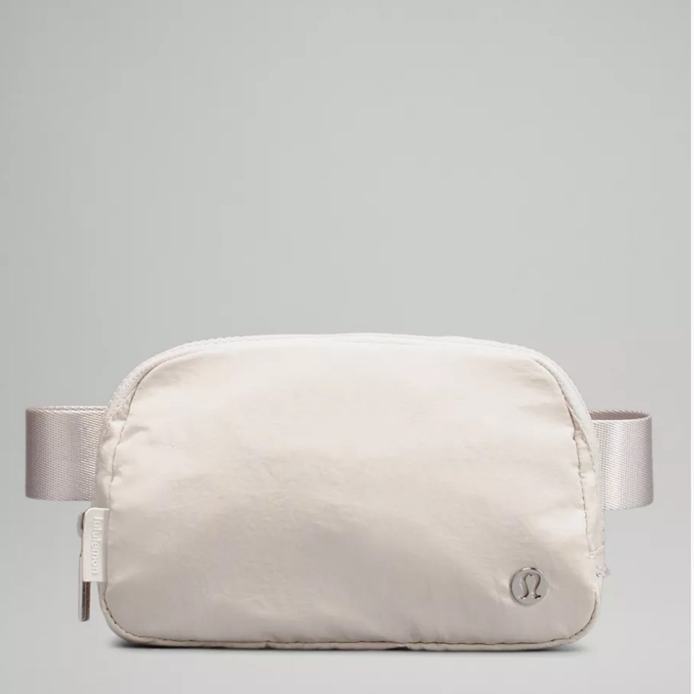 WHITE OPAL LULULEMON 1 L EVERYWHERE BELT BAG🤍🤍🤍
